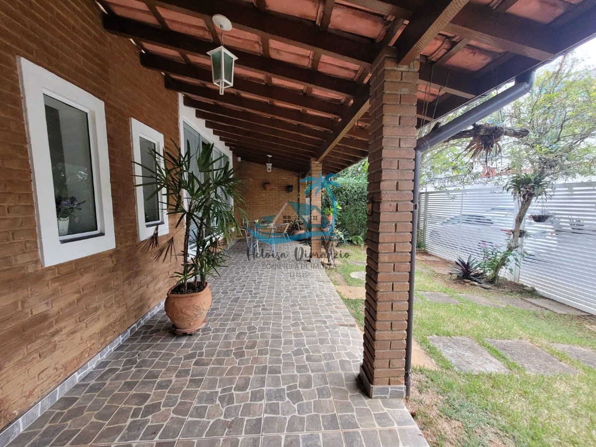 Excelente Casa Térrea com 5 Dormitórios a Venda à 200 Metros da Orla do Itaguá em Ubatuba